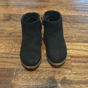Size 8 black bootie